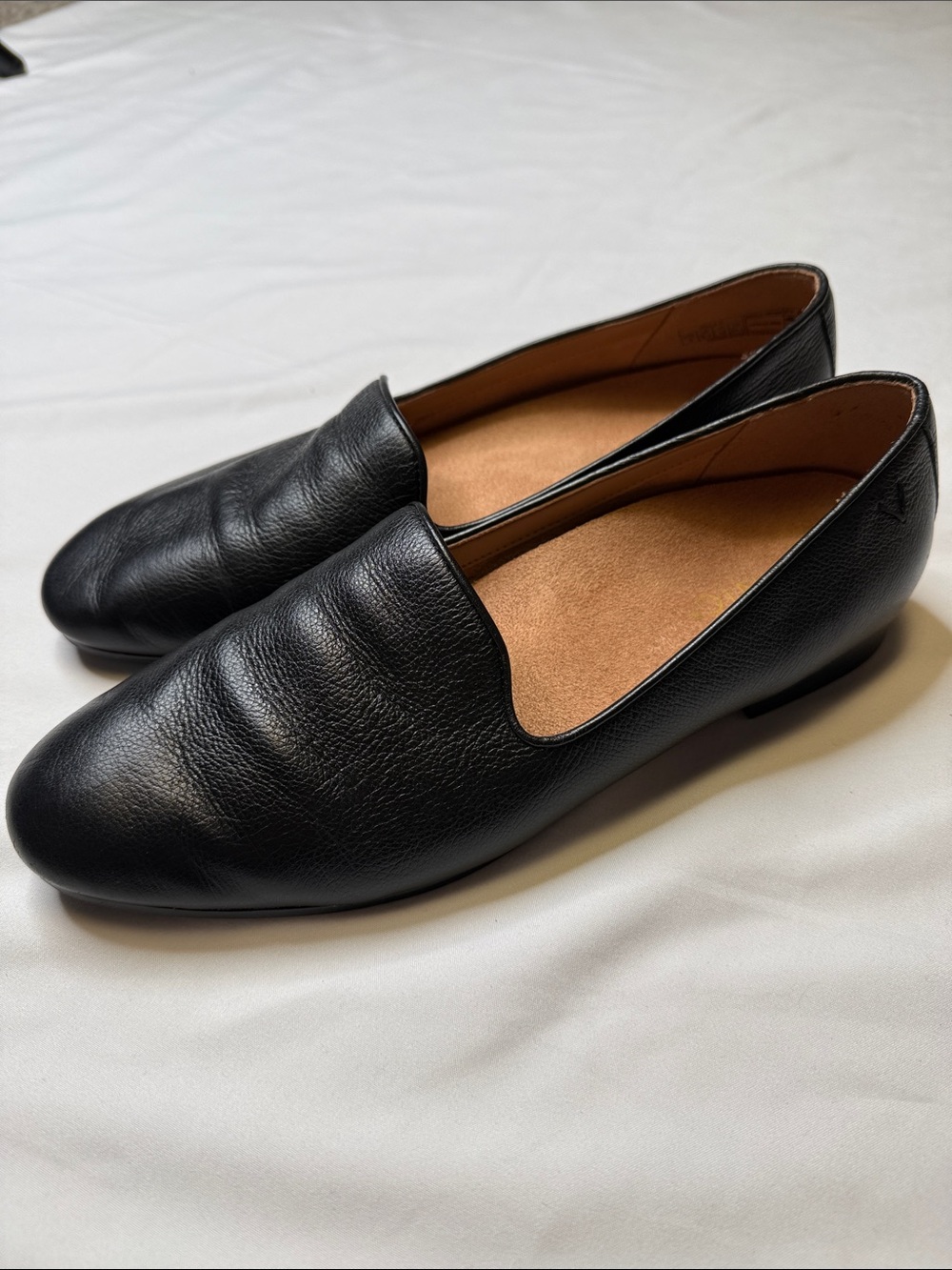 Vionic Women’s Black Leather Slip-On Loafers flats sz 9 casual